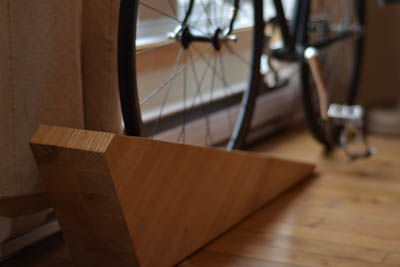 Angled view of the stand with a bike in it.